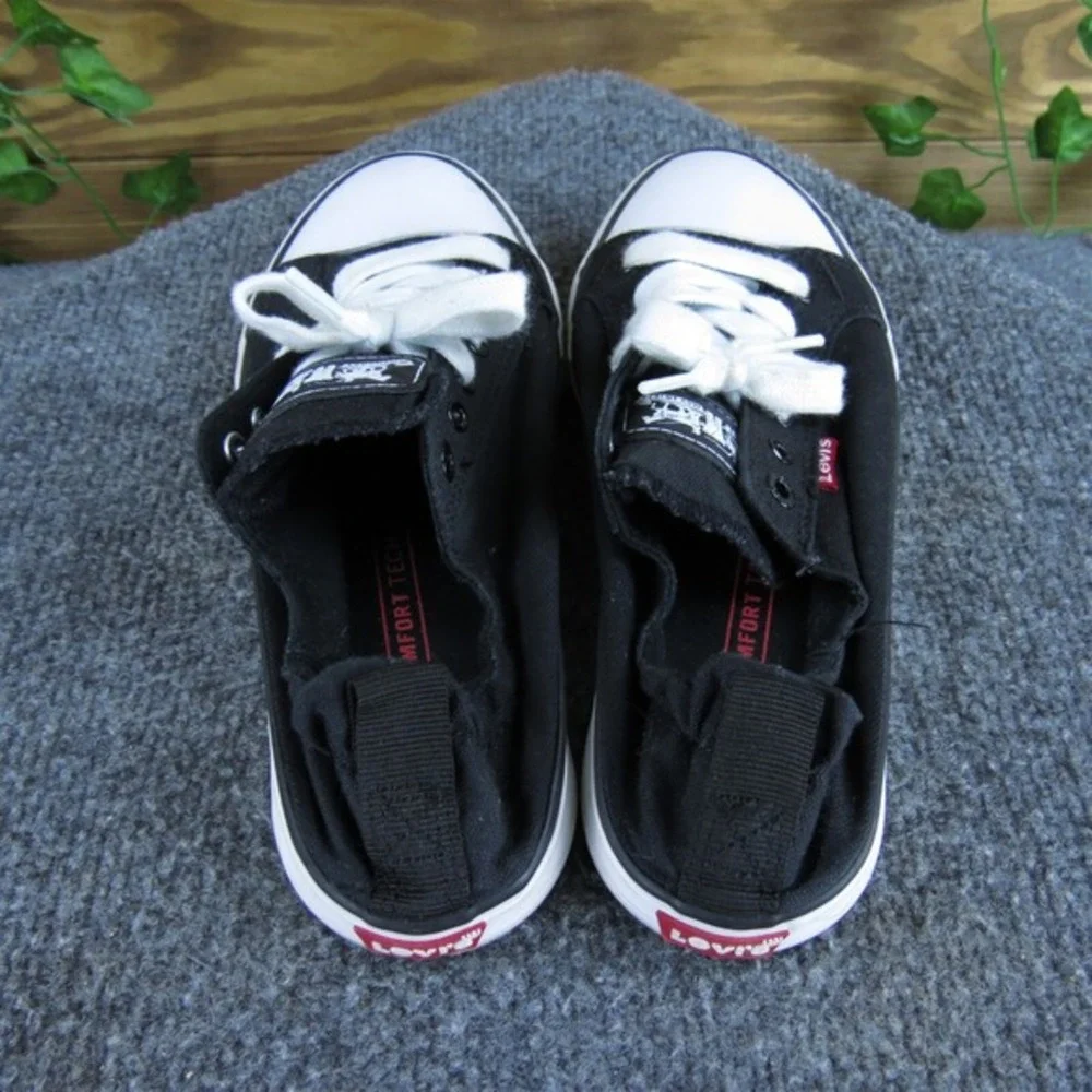 Levi's Women's  Sneaker Black Canvas Sz 6 Medium Gently‎ Used 2025
